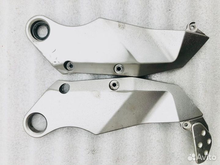 Kawasaki Z 750 04 06 боковой пластик под баком