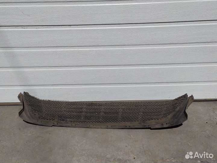 Решетка радиатора Renault sandero