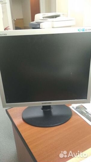 Монитор ЖК 19 б/у