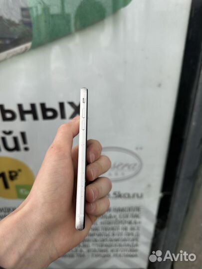 iPhone SE (2020), 64 ГБ