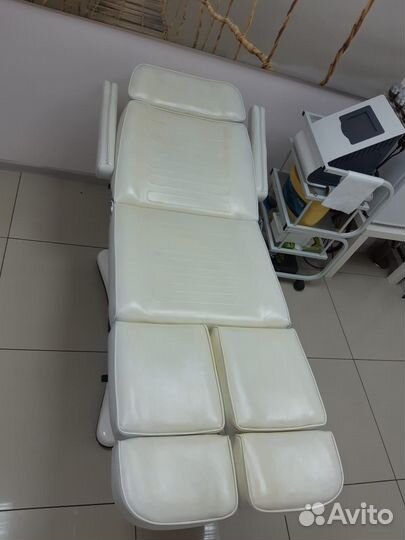 Педикюрное кожанное кресло-кушетка