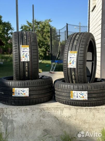 Pirelli P Zero 275/40 R22 и 315/35 R22 111Y