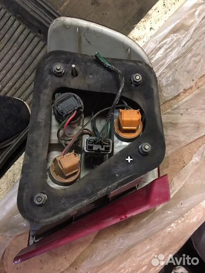 Задние фонари на Mitsubishi Carisma