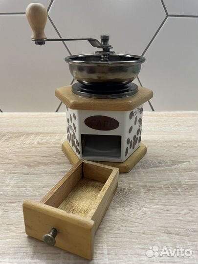 Кофемолка ручная жерновая