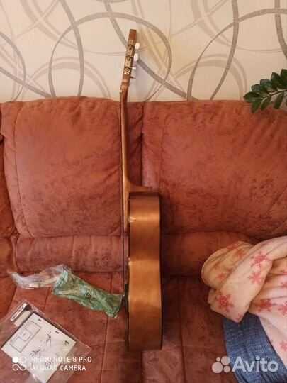 Акустическая гитара