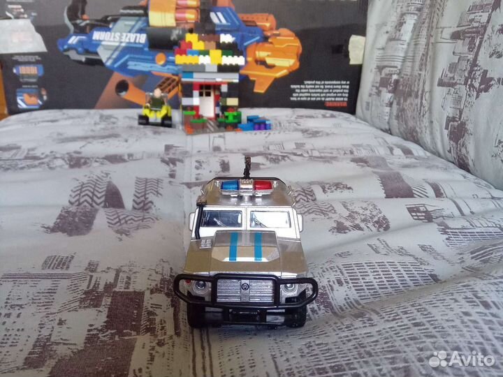 Полицейская машина из железа