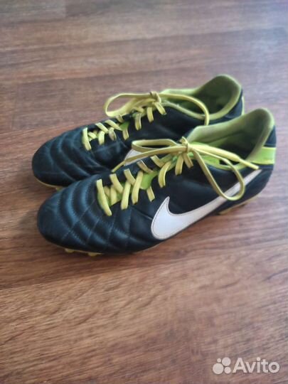 Футбольные бутсы Nike tiempo