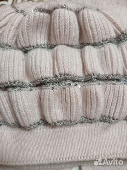 Женский головной убор и шарф