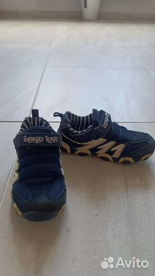 Детские кроссовки