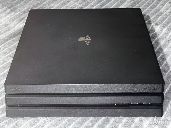 Sony PS4 pro 1tb 2 геймпада