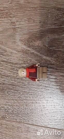 Лего фигурки из набора один дома и другие вещи