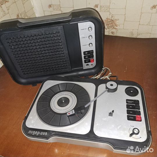 Проигрыватель виниловых пластинок СССР