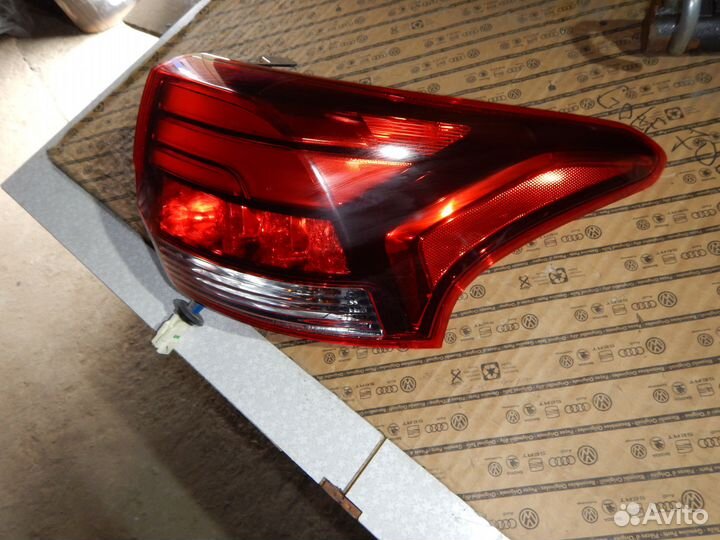 Фонарь правый внешний Mitsubishi Outlander 3