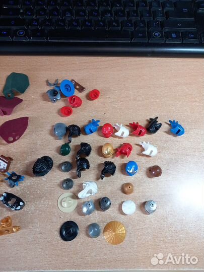 Lego аксессуары от разных наборов и много оружия