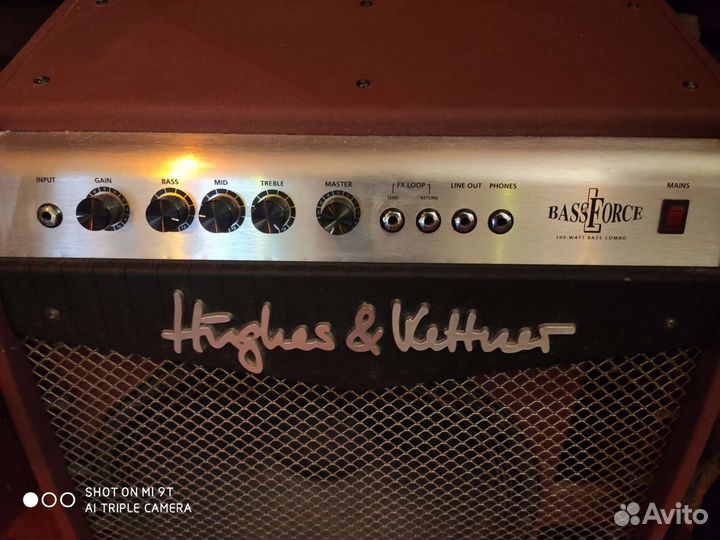 Басовый комбоусилитель Hughes Kettner