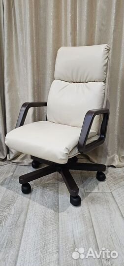 Компьютерное кресло руководителя офисный стул