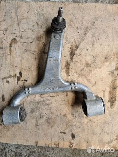 Рычаг передний верхний левый Mercedes ML163