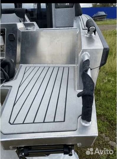 Катер Voyager 600 Cabin