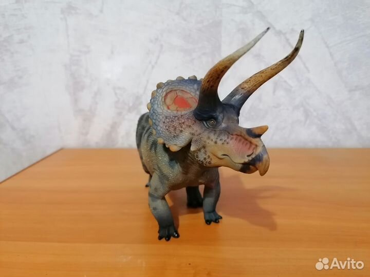 Продаю фигурку Трицератопса от фирмы haolonggood