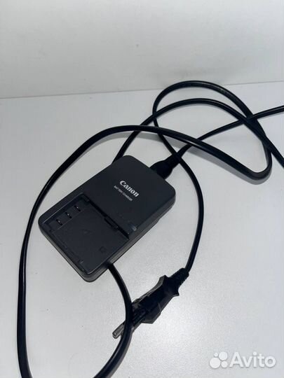 Зеркальный Фотоаппарат canon 400D