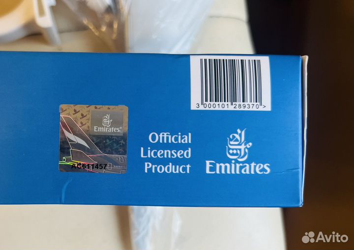 Молель самолета Emirates Boeing 777-300ER (1:200)
