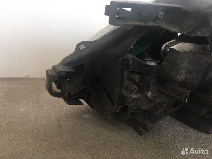 Фара правая битая Nissan X-Trail 2016