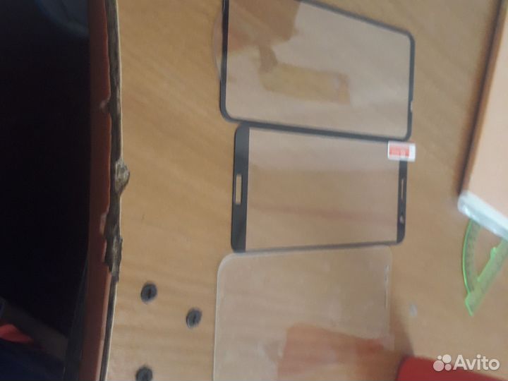 Защитные стекла на телефоны