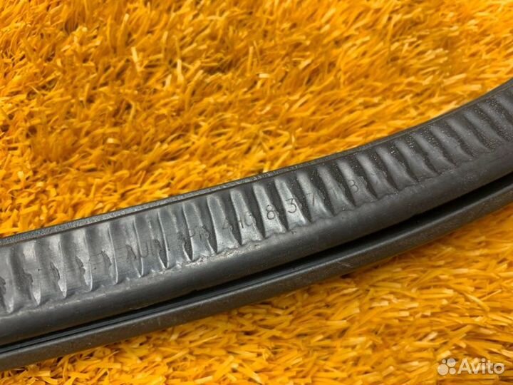 Уплотнитель двери задний правый Audi A8 4H/D4 cdra