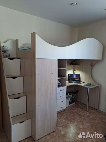 Детская кровать с матрасом и рабочим столом