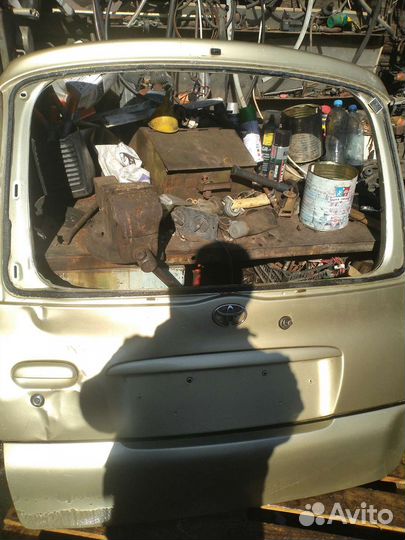 Продам дверь багажника на тойота функарго