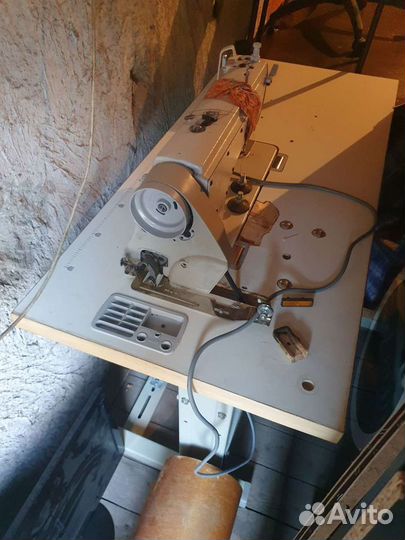 Juki 8100e со столом и двигателем