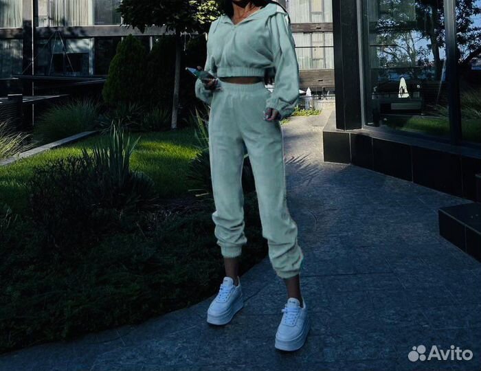 Спортивный костюм женский
