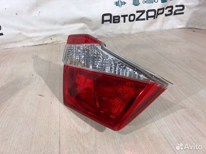 Фонарь крышки багажника левый Toyota Camry XV50