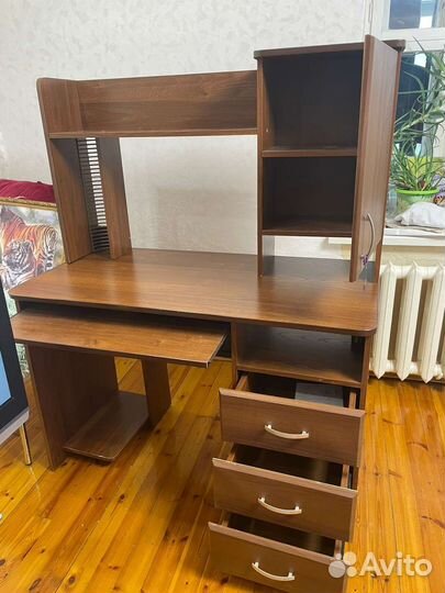 Компьютерный стол