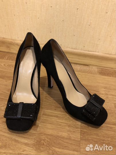 Каждая пара 500 рублей