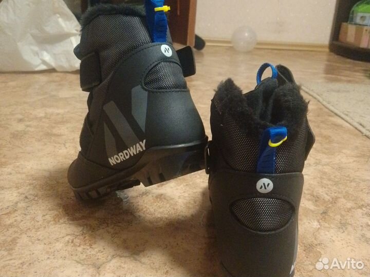 Лыжные ботинки