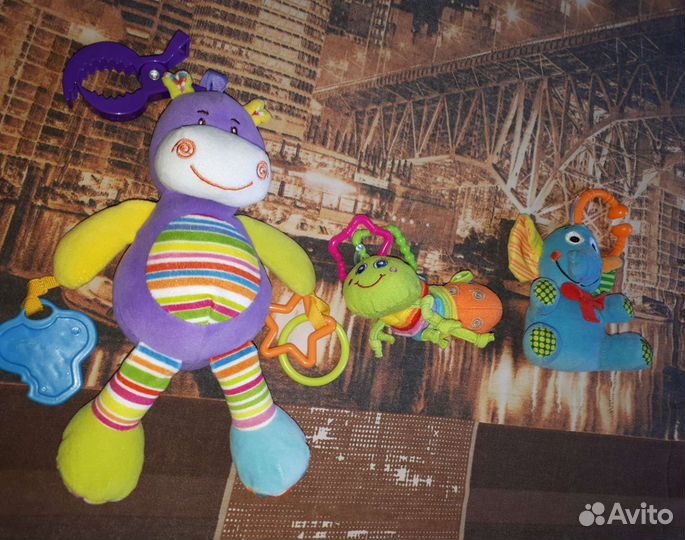 Развивающие игрушки на коляску,кроватку,коврик