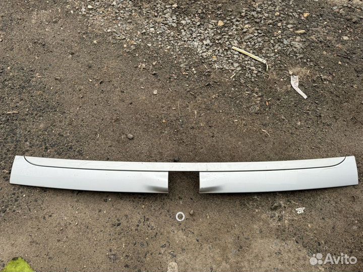 Porsche Cayenne 955 молдинг на крышку багажника