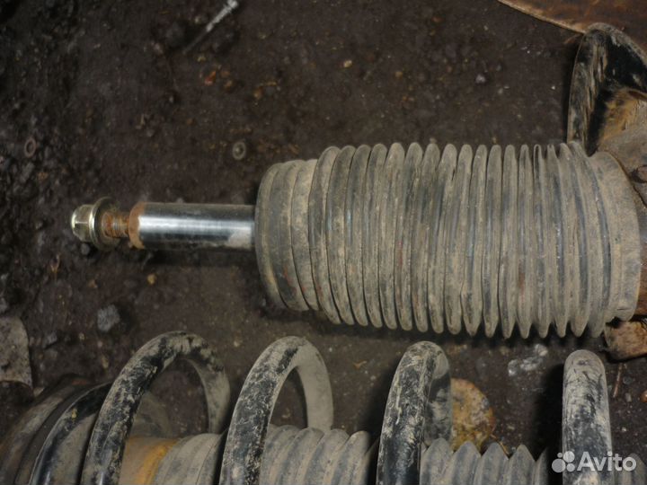 Стойка передняя левая Форд Мондео 3