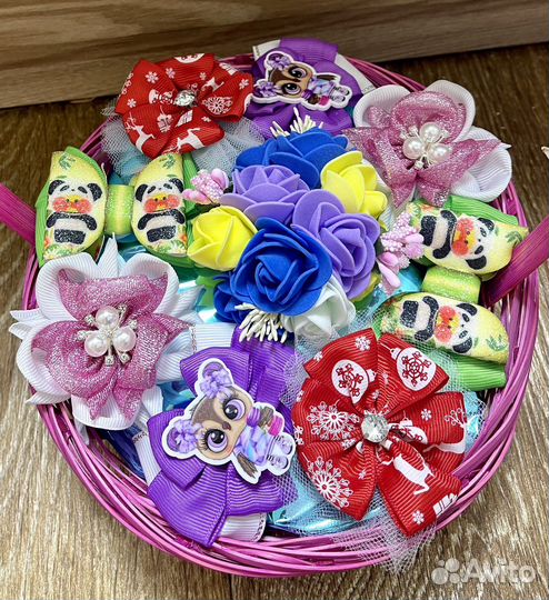 Корзина из бантиков, заколки, резинки