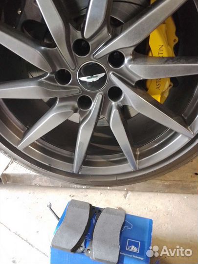 Тормозные колодки Aston Martin db11