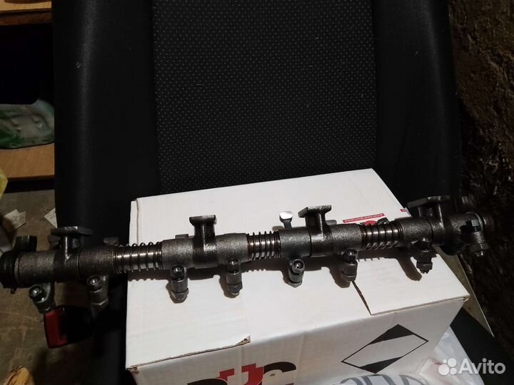 Ось коромысел в сборе