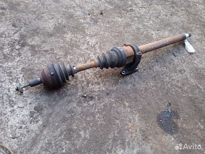 Привод правый volvo s40 МКПП 2.4 2007год