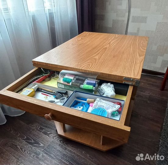 Журнальный столик на колесах