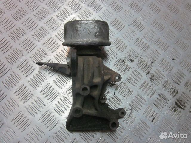 Кронштейн двигателя правый Фольксваген транспортер