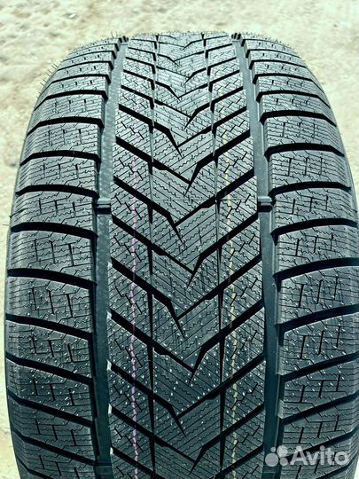 Sonix WinterXPro 999 275/50 R21 117T