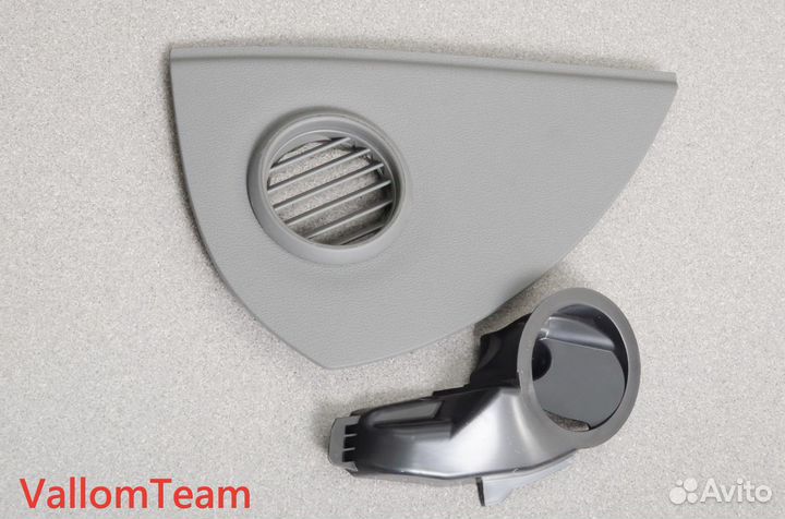 Лот Q58 Заглушка торпеды правая audi Q7