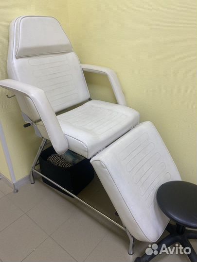 Массажная кушетка/стол для маникюра
