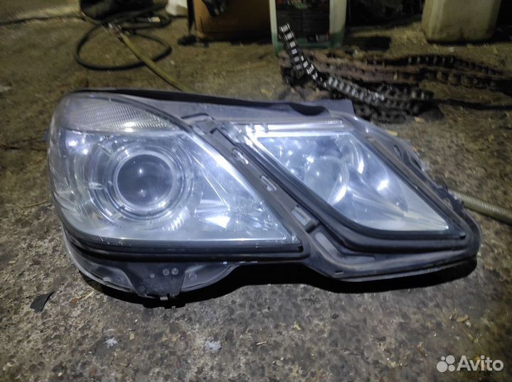 Правая фара bi ксенон mercedes W212 оригинал