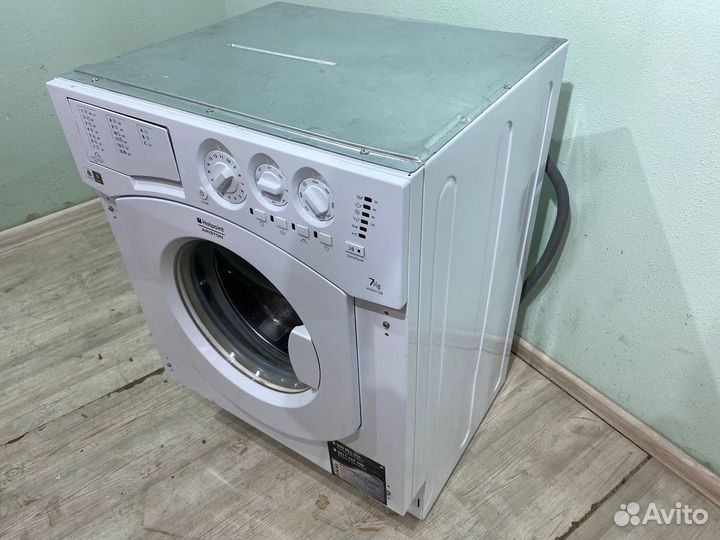 Встроенная стиральная машина Hotpoint-Ariston